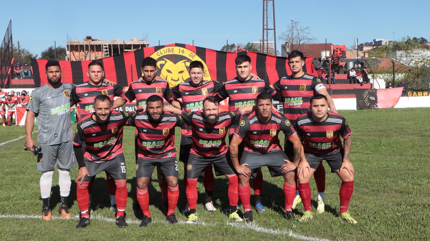 Elenco do Esporte Clube 14 de Julho antes da vitória sobre o Grêmio Esportivo Margaridense